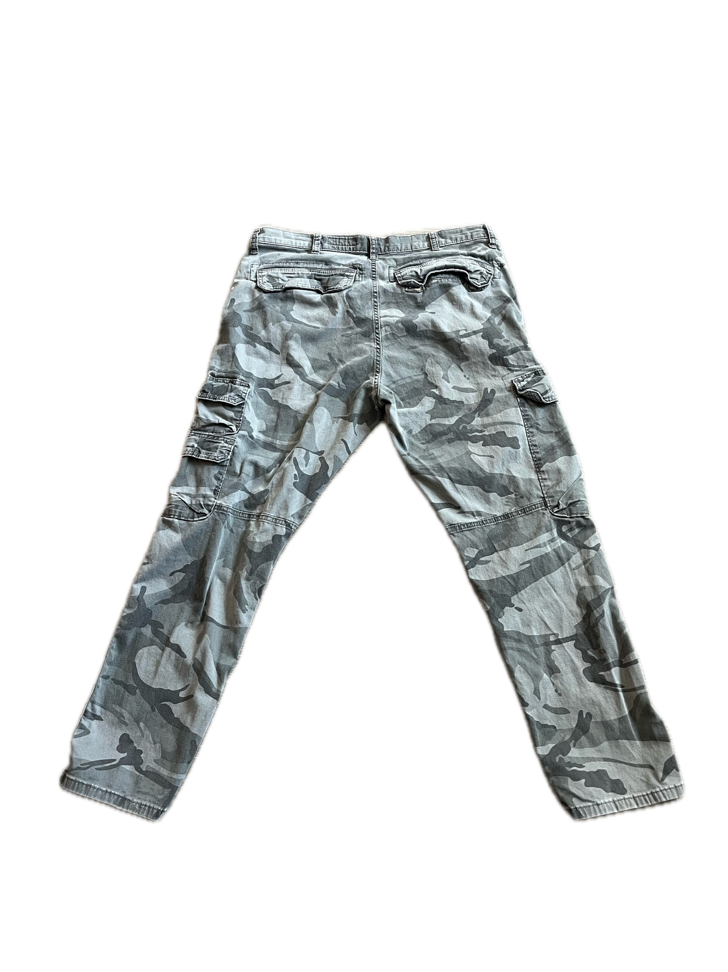 (36”x30”) Vintage Wrangler Camo Pants